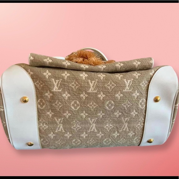 LOUIS VUITTON
Limited Edition White Monogram Sabbia Cabas GM - Picture 5 of 11